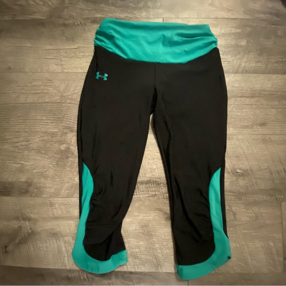 Girl’s black and turquoise Under Armour leggings.